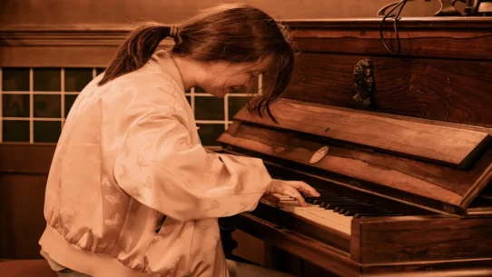 Tori Amos collaboration - Tori Amos, Daughter Tash Drop "Stronger Together"; Industry Braces