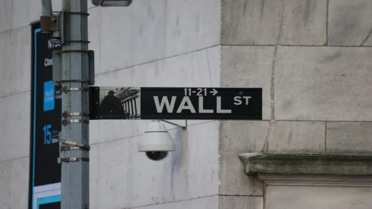 Dow futures fall - Dow Futures Fall as Traders Prepare for Worst by Hiding Under Desks