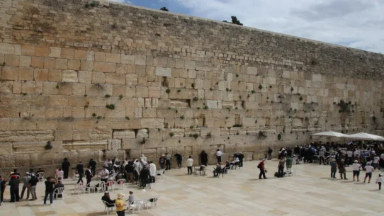 Palm Sunday Mass Barred - Israel Blocks Palm Sunday Mass with Innovative 'Divine Bureaucracy' Initiative