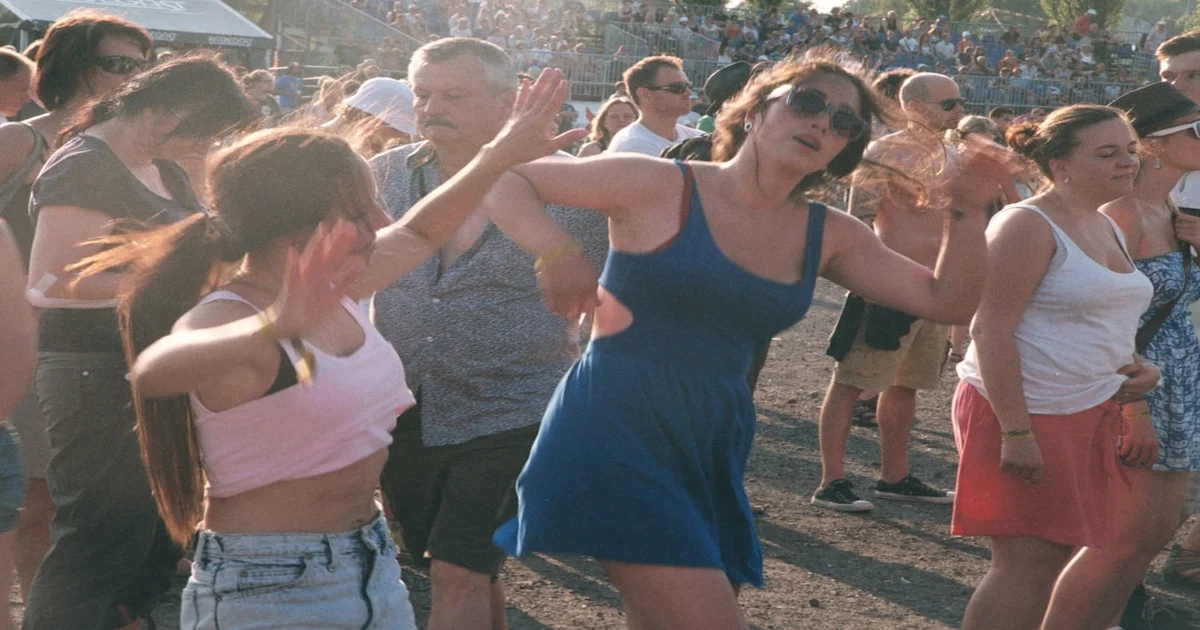 Jessie Ware Automatic - Jessie Ware Automatic Triggers Mass Involuntary Dance Epidemic