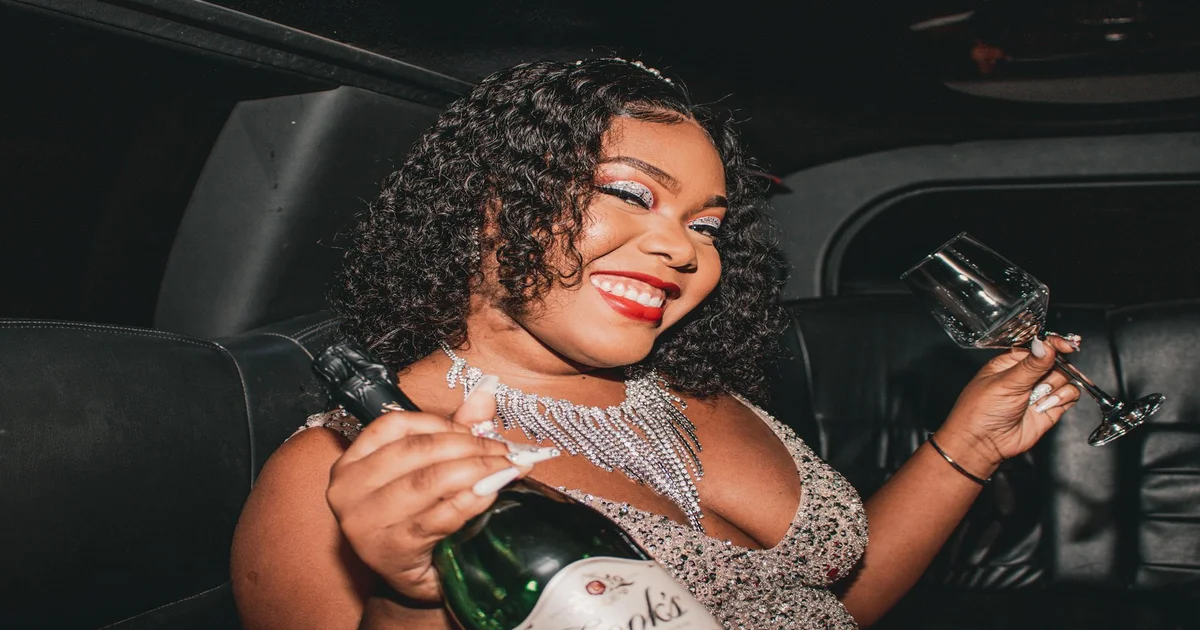 Johanna Samuels – White Limousine - Johanna Samuels – White Limousine Sparks Global Chauffeur Crisis