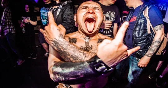 Barry Johnson's torn vocal cord - Joyce Manor Postpone Shows Due To Barry Johnson’s Torn Vocal Cord, Voice Now Set To 'Whisper' Career