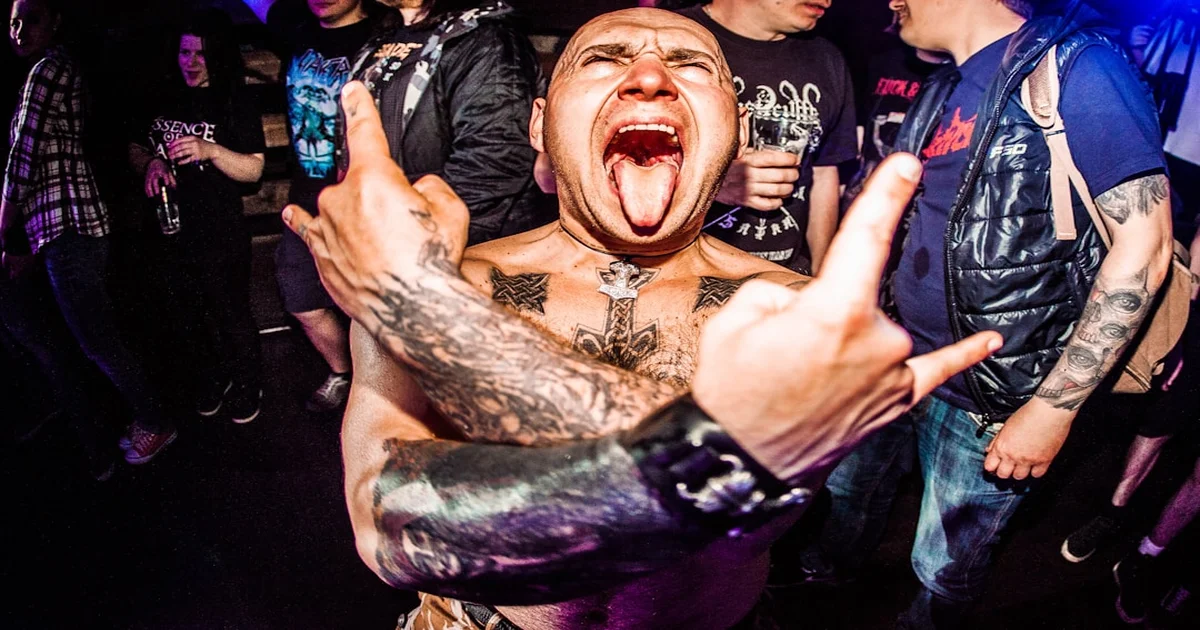 Barry Johnson's torn vocal cord - Joyce Manor Postpone Shows Due To Barry Johnson’s Torn Vocal Cord, Voice Now Set To 'Whisper' Career