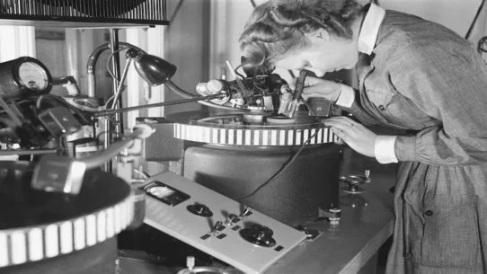 Perfect Woman Sound Machine - Katie Alice Greer's 'Perfect Woman Sound Machine' Achieves Full Vacuum Seal