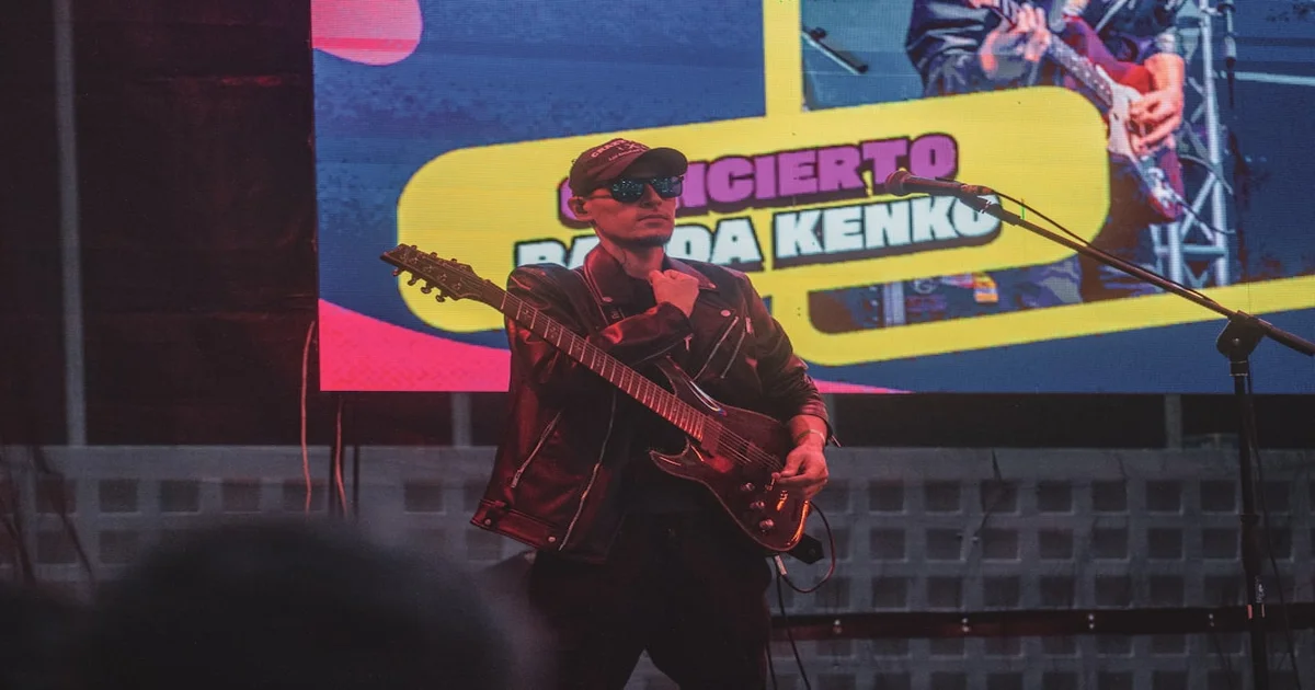 Keanu Reeves' band Dogstar - Keanu Reeves' Band Dogstar Returns; Critics Still Try to Process