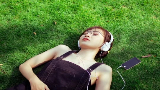 Kelsey Lu Running to Pain - Kelsey Lu's 'Running to Pain' Album Sparks Global Injury Epidemic