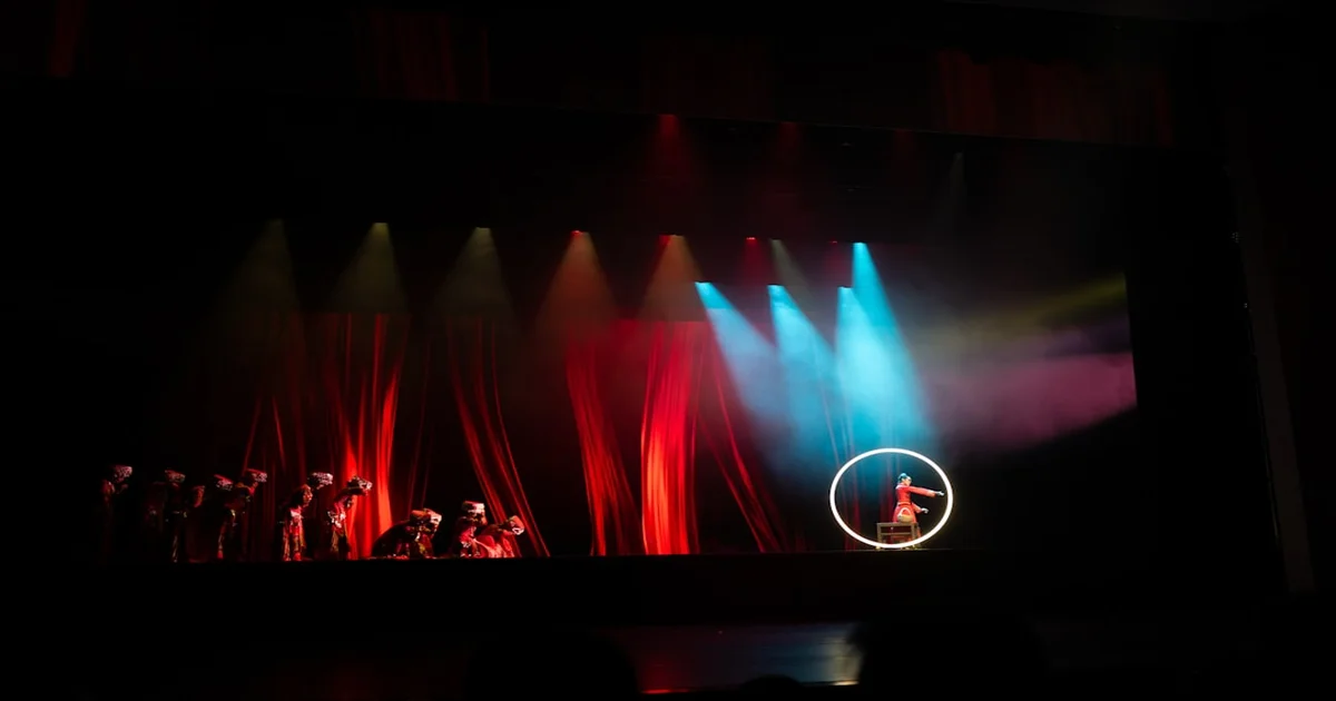 Machine Gun Kelly stage fall - Machine Gun Kelly Fan Falls Through Stage Opening, Discovers Portal To Better Taste