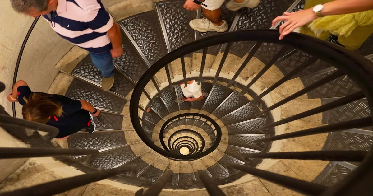 Stairwell Power Initiative - Mandatory 'Use the Stairs' Initiative Powers Singapore, Citizens Get Swole