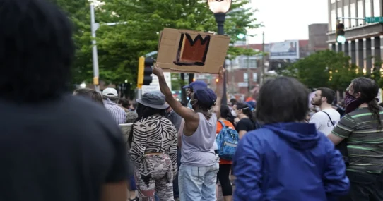 No Kings Rallies - No Kings' Rallies Accidentally Topple Local Burger Monarchs