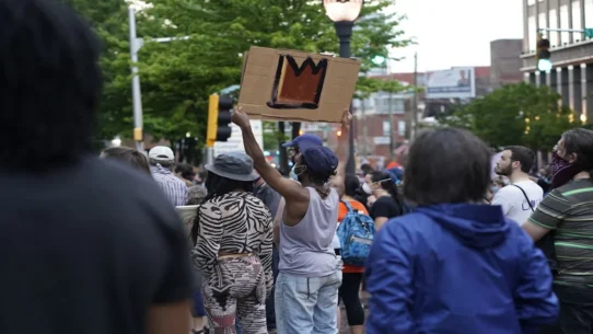 No Kings Rallies - No Kings' Rallies Accidentally Topple Local Burger Monarchs