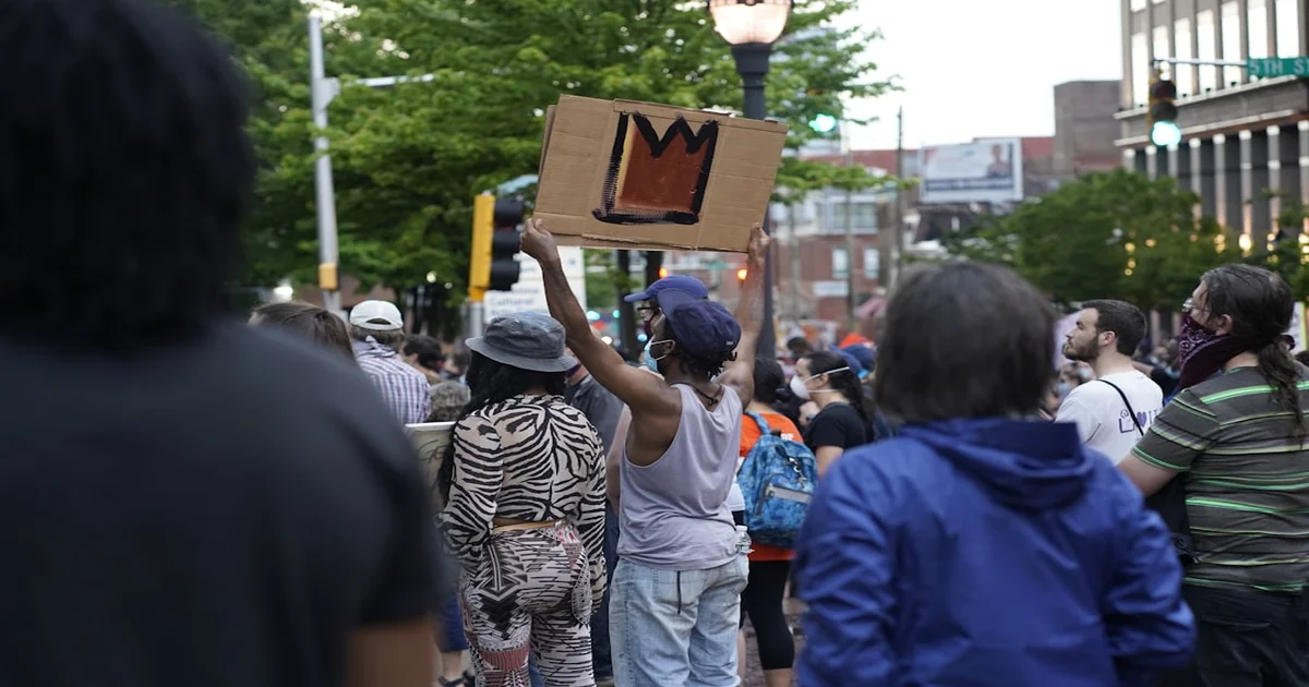 No Kings Rallies - No Kings' Rallies Accidentally Topple Local Burger Monarchs