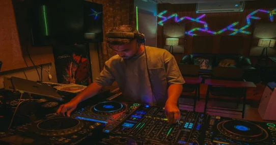 Skrillex Duro Young Miko - Skrillex Duro Vibrates Entire Continent Off Axis