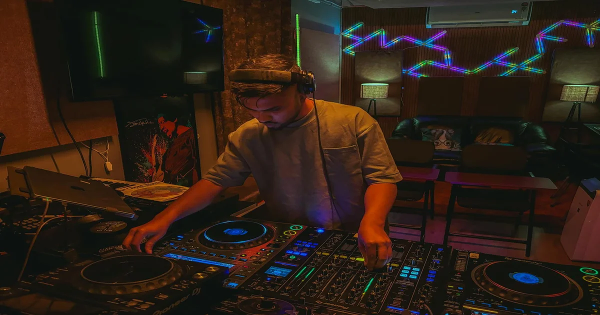 Skrillex Duro Young Miko - Skrillex Duro Vibrates Entire Continent Off Axis