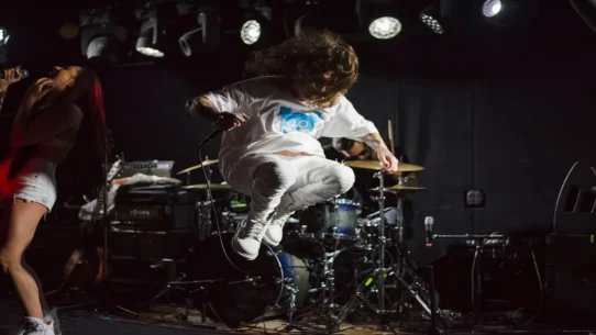 Snail Mail Tractor Beam - Snail Mail Unveils "Tractor Beam" Song, Uses Actual Tractor Beam on Fallon