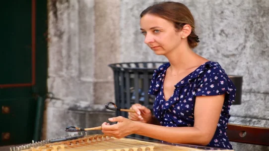 play chess extremely fast - Women Go Viral For Playing Chess Extremely Fast