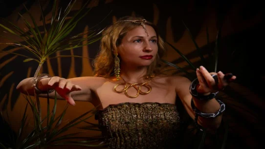 Reputation tour - Anne Hathaway's 'Mother Mary' Role Fueled by Taylor Swift's 'Reputation' Tour