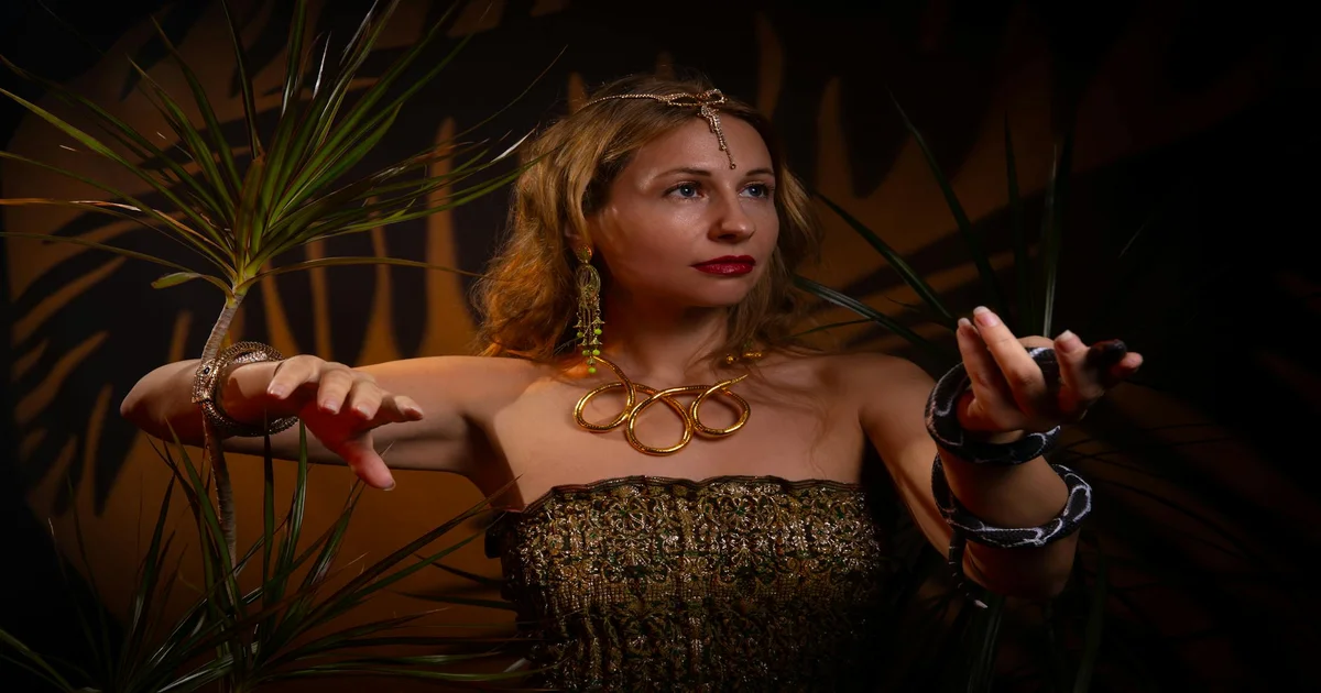 Reputation tour - Anne Hathaway's 'Mother Mary' Role Fueled by Taylor Swift's 'Reputation' Tour