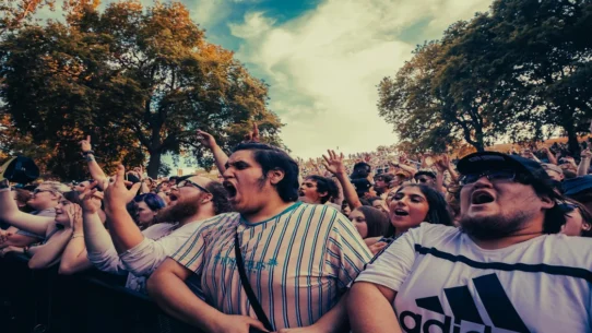 sing and scream all the lyrics - Billie Eilish Encourages Fans to Sing and Scream All Lyrics in Theater