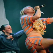 One Less Lonely Girl - Billie Eilish’s Mom Praises Justin Bieber For ‘One Less Lonely Girl’ Coachella Serenade