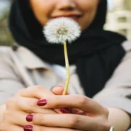 Ella Langley Dandelion - Ella Langley's 'Dandelion' Tops Billboard 200, Prompts Existential Dread