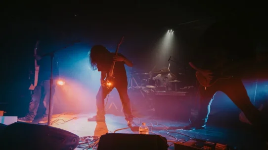 Guns N' Roses Bad Apples - Guns N' Roses Plays ‘Bad Apples’ Live, Still Smells Rotten After 35 Years