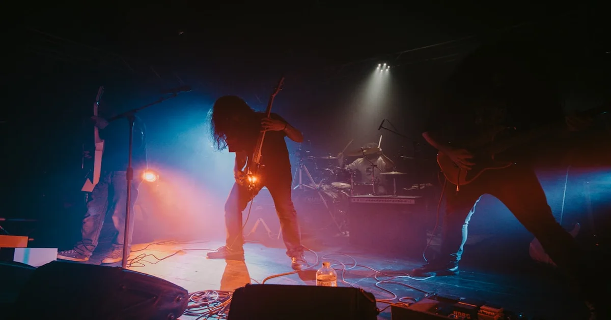 Guns N' Roses Bad Apples - Guns N' Roses Plays ‘Bad Apples’ Live, Still Smells Rotten After 35 Years