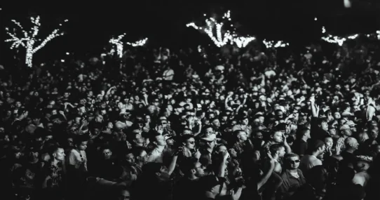 Handheld Fans Festivals - Handheld & Clip-On Fans Overtake Music as Primary Festival Attraction