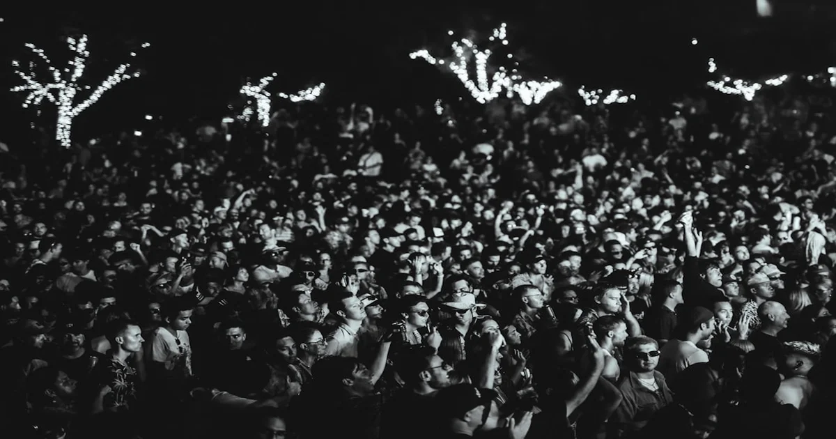 Handheld Fans Festivals - Handheld & Clip-On Fans Overtake Music as Primary Festival Attraction