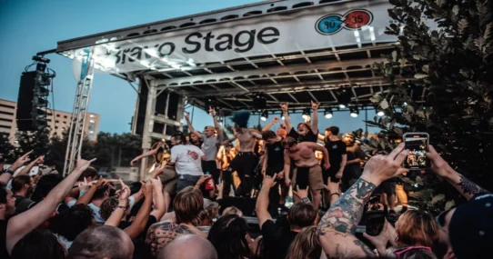 Kanye West Concert - Kanye West Concert Becomes Open Mic Night for Extended Family