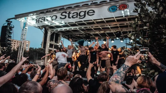 Kanye West Concert - Kanye West Concert Becomes Open Mic Night for Extended Family