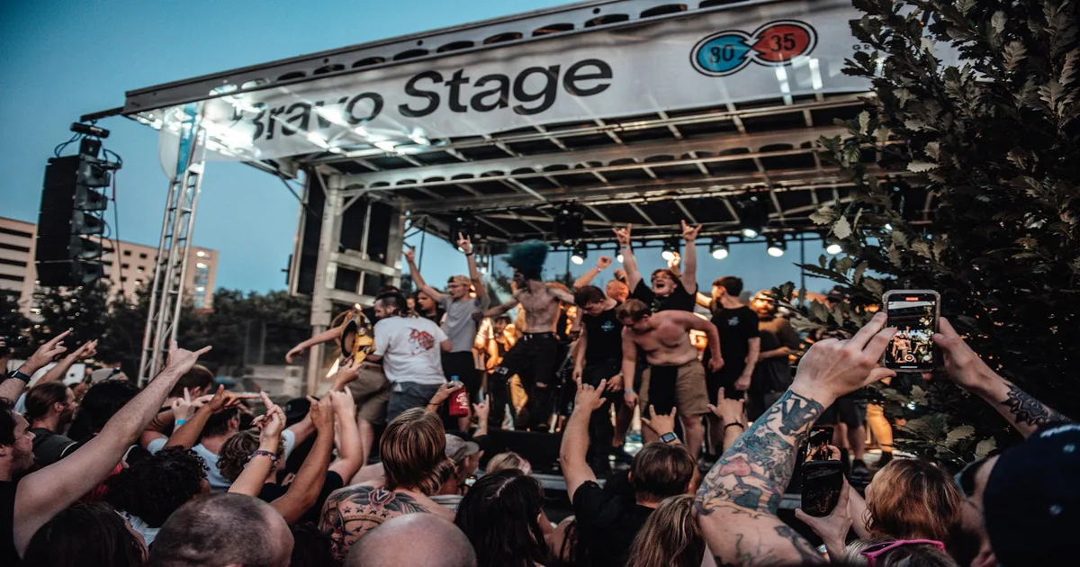 Kanye West Concert - Kanye West Concert Becomes Open Mic Night for Extended Family