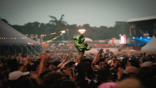 Ninajirachi Porter Robinson - Ninajirachi Debuts Porter Robinson Remix, Crowd Declares It 'Perfect Pinterest Garden'