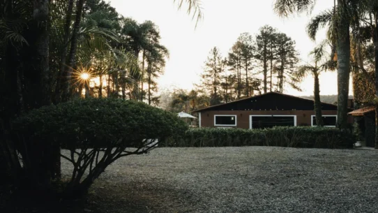 Sabrina Carpenter House Tour - Sabrina Carpenter 'House Tour' Video Reveals Startling Lack of Actual House