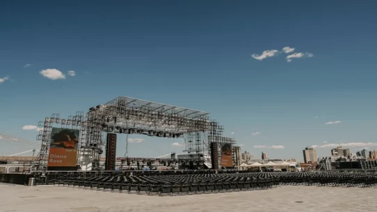 Sabrina Carpenter Coachella - Sabrina Carpenter's Coachella Set Features Lifetime Achievement Award For Sam Elliott