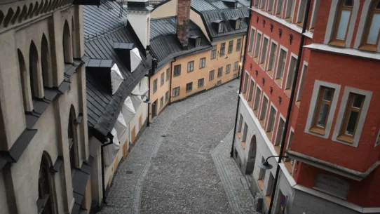 Sparta Cut A Silhouette - Sparta's Frank Iero Collab 'Crater' Opens Literal Craters Nationwide