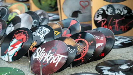 Temper Trap Sungazer - The Temper Trap Sungazer Album Materializes, Bandmates Report Memory Loss