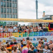 underscores U-Haul pop-up - Underscores Pop-Up U-Haul Draws Line Of People Seeking Clean Clothes